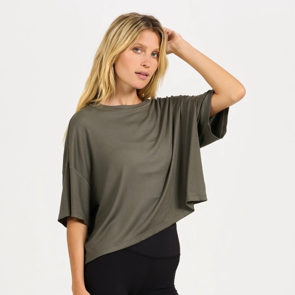 Vuori cove crop woman’s short sleeve crewneck T-shirt size M - Picture 1 of 13